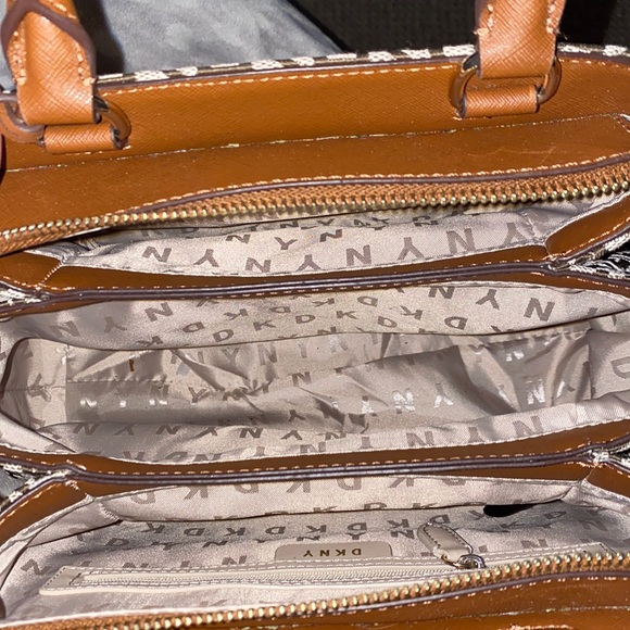 Dkny purse - Picture 4 of 8